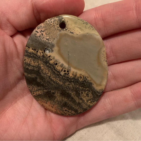 Large painted stone rock pendant - Picture 7 of 10